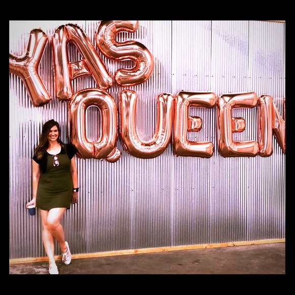 Hi Poshers! - Picture 1 of 1